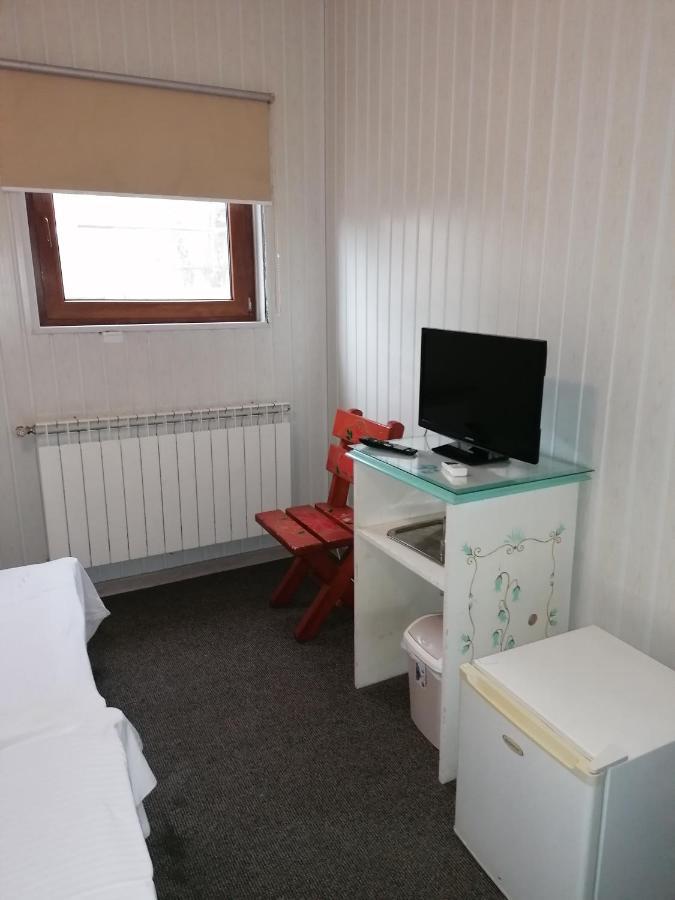 Hotel Casa Romaneasca Otopeni Buitenkant foto
