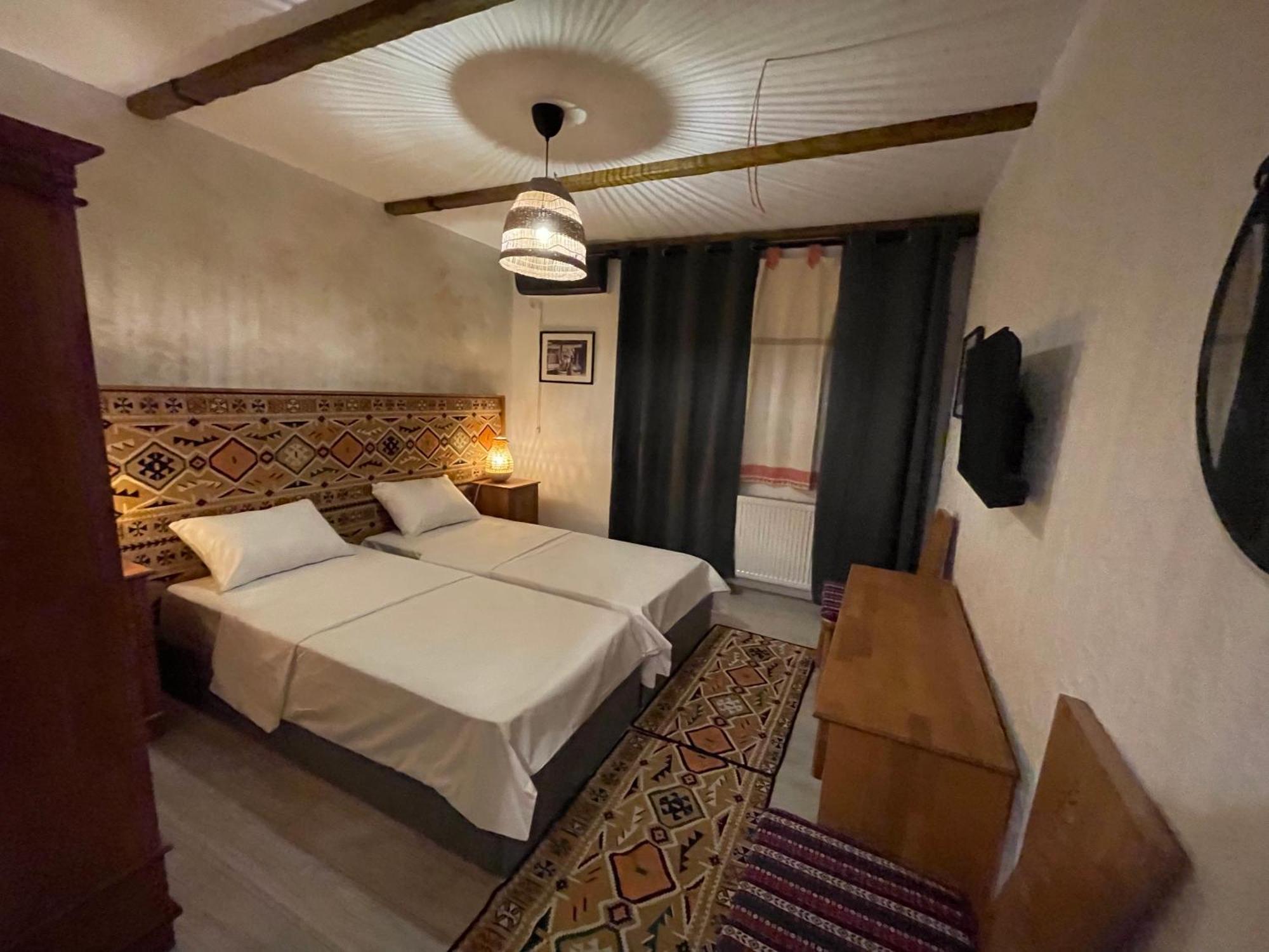 Hotel Casa Romaneasca Otopeni Buitenkant foto