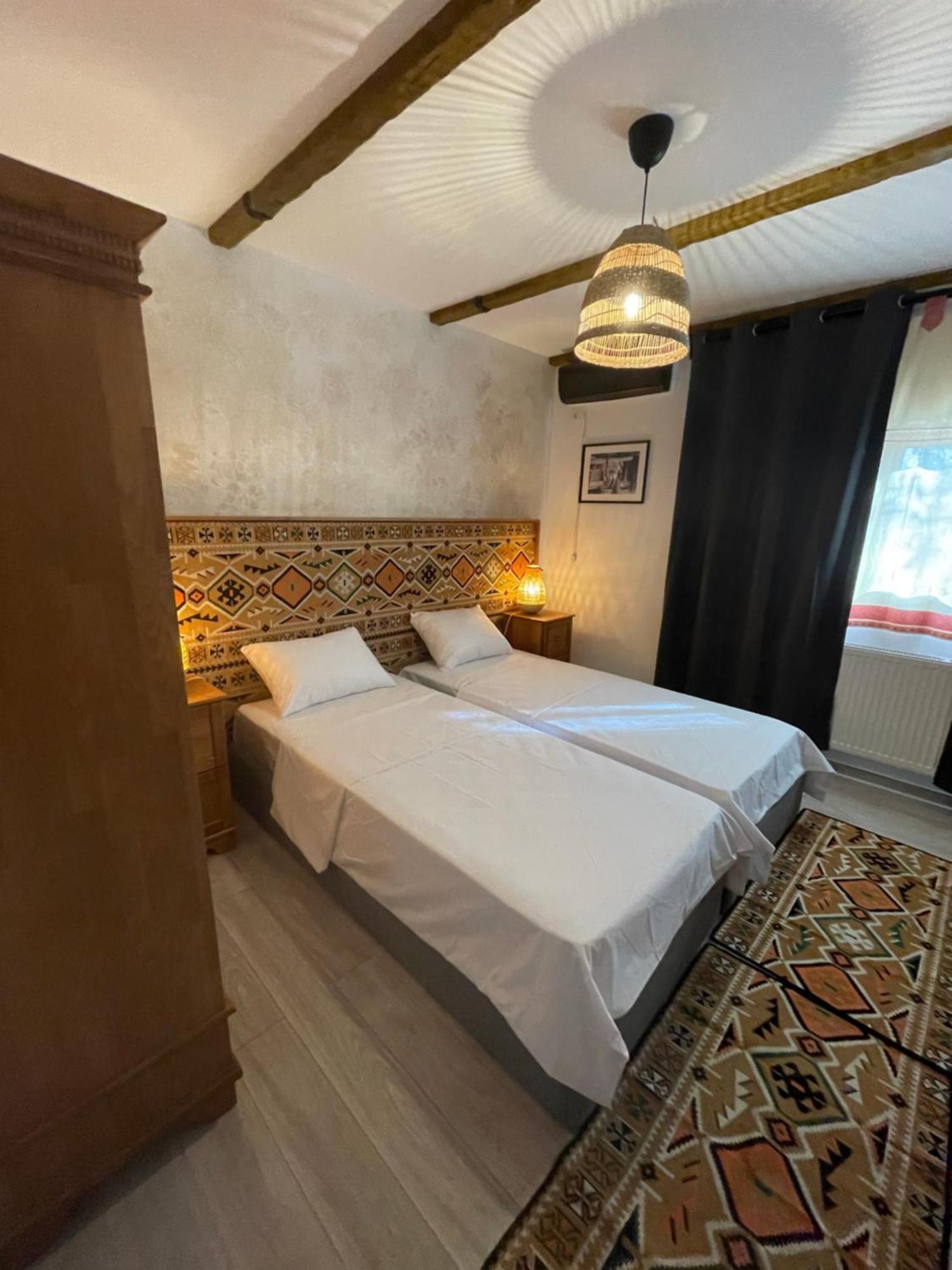 Hotel Casa Romaneasca Otopeni Buitenkant foto