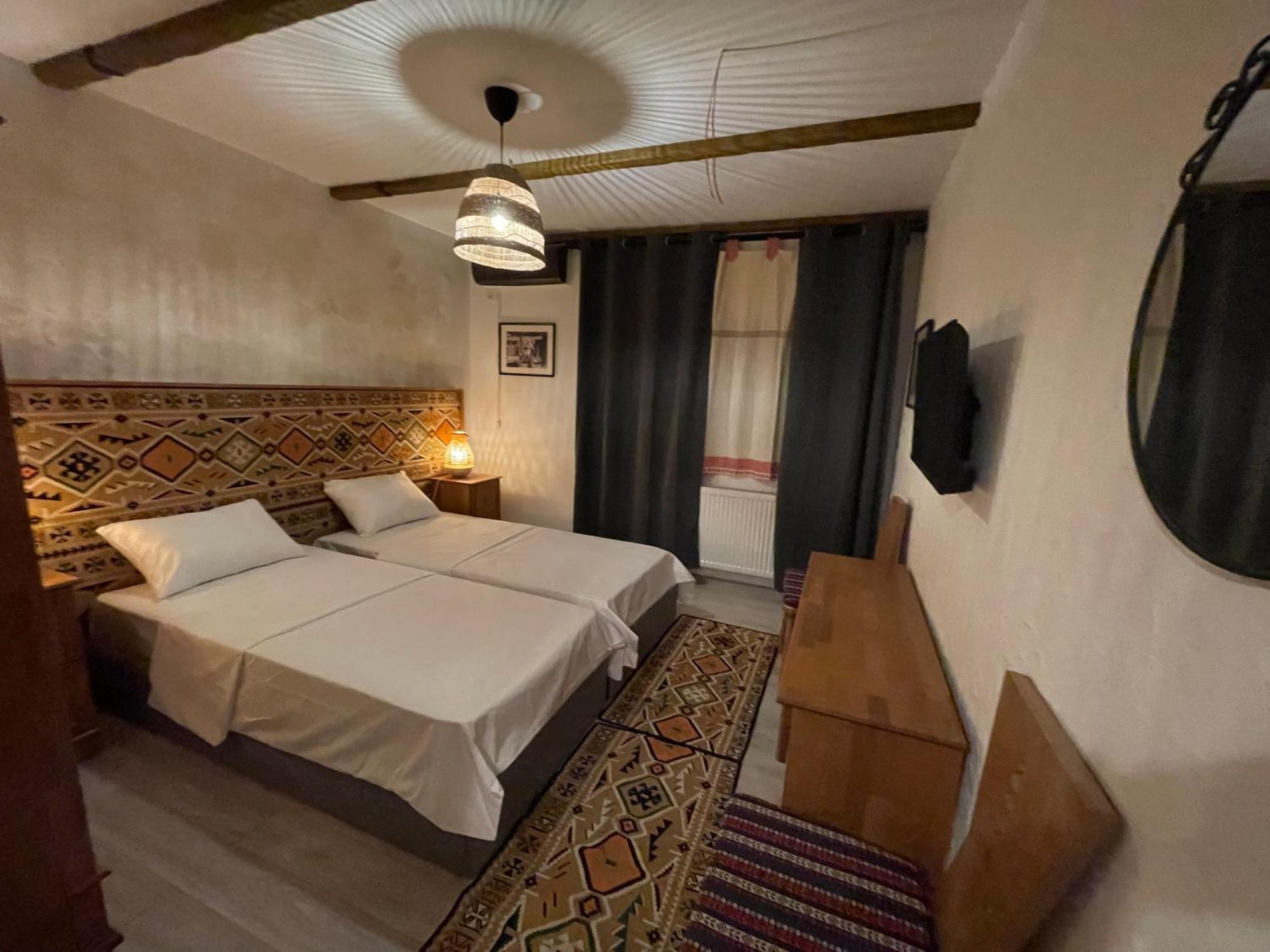 Hotel Casa Romaneasca Otopeni Buitenkant foto