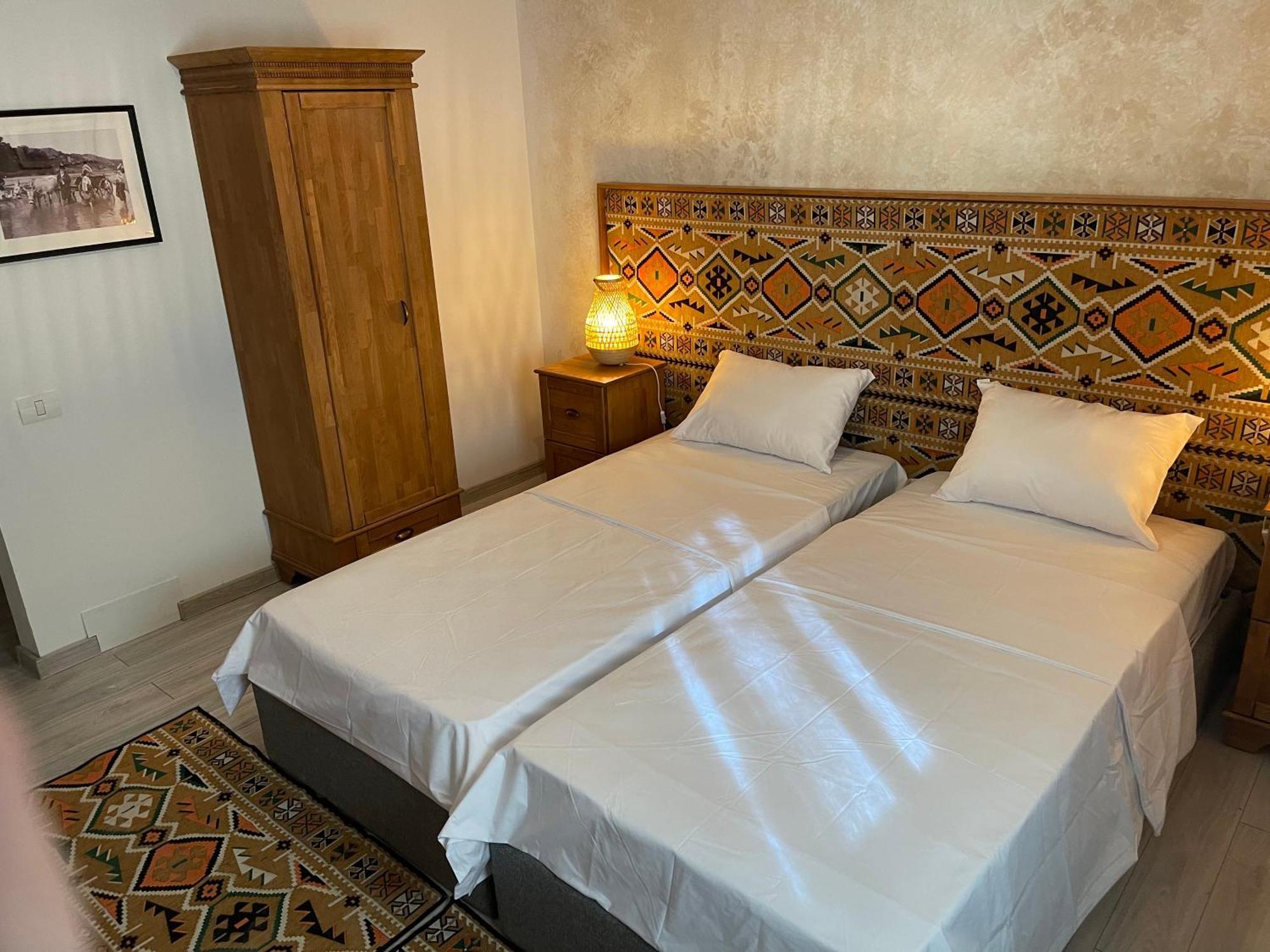 Hotel Casa Romaneasca Otopeni Buitenkant foto