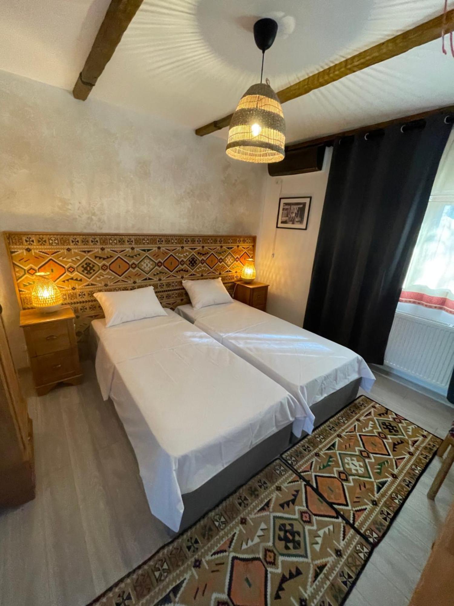 Hotel Casa Romaneasca Otopeni Buitenkant foto